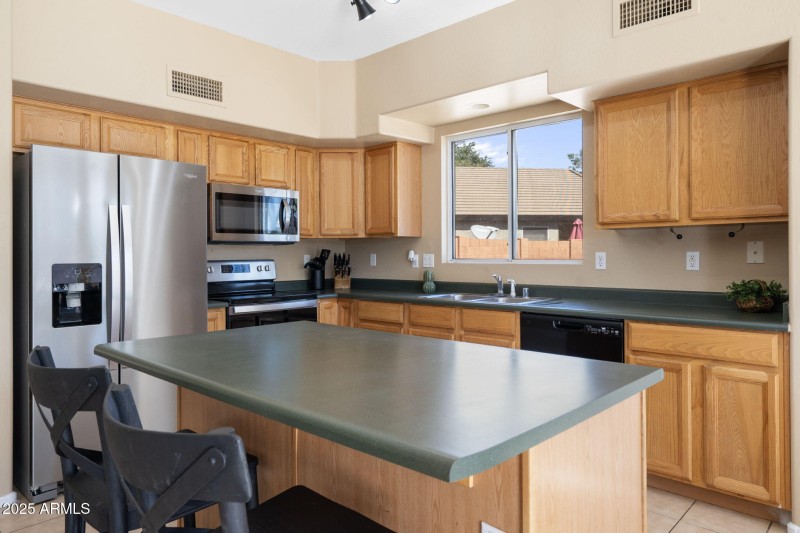 6-web-or-mls-QVB01900