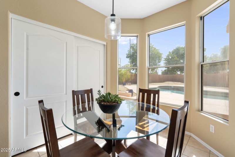 8-web-or-mls-QVB01906