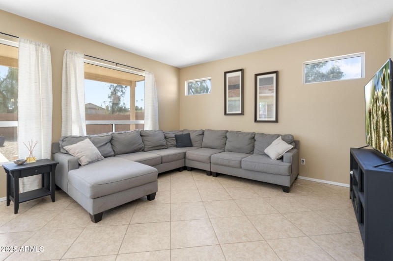 13-web-or-mls-QVB01921