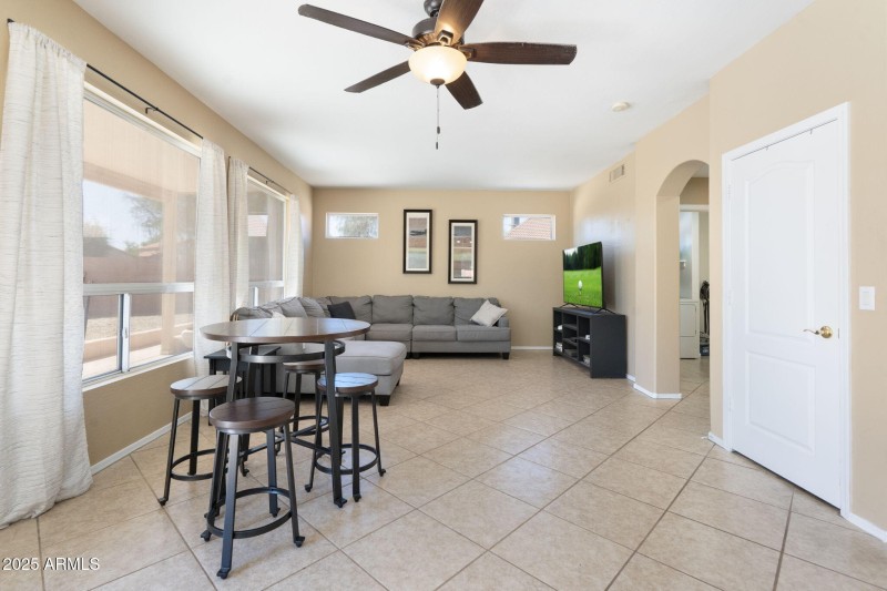 15-web-or-mls-QVB01926