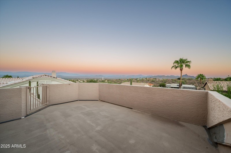 Rear balcony-patio