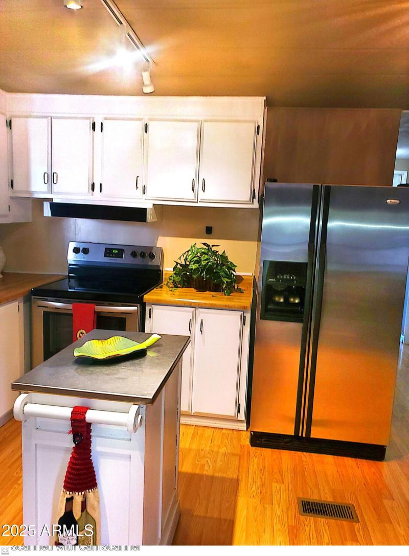 #150 closer view kitchen area(1)