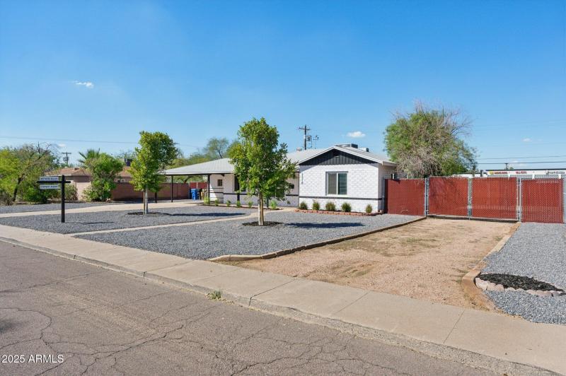 2-web-or-mls-2310-e-amelia-ave