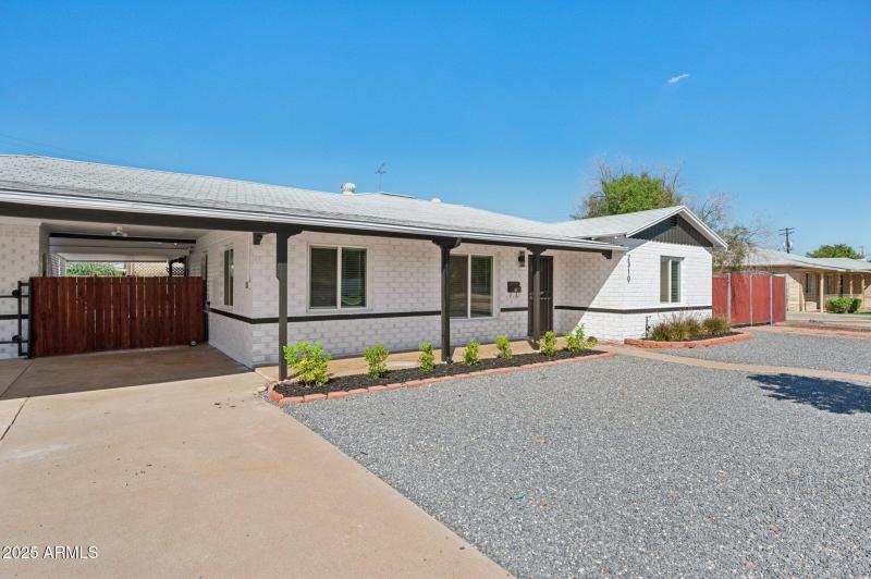 5-web-or-mls-2310-e-amelia-ave