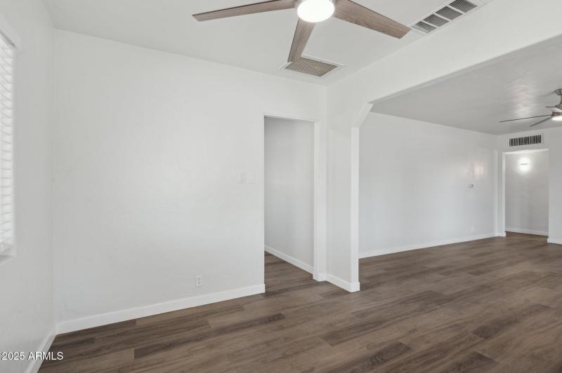 13-web-or-mls-2310-e-amelia-ave