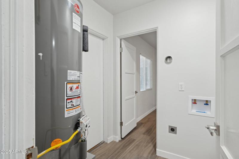 14-web-or-mls-2310-e-amelia-ave