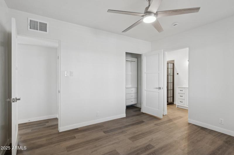 18-web-or-mls-2310-e-amelia-ave