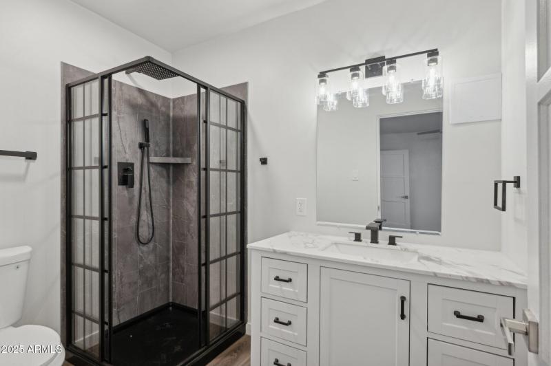 19-web-or-mls-2310-e-amelia-ave