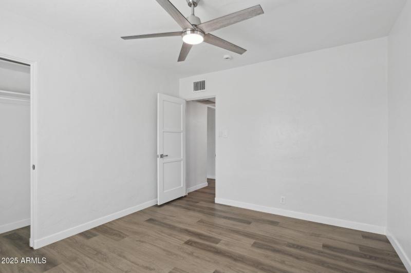 27-web-or-mls-2310-e-amelia-ave