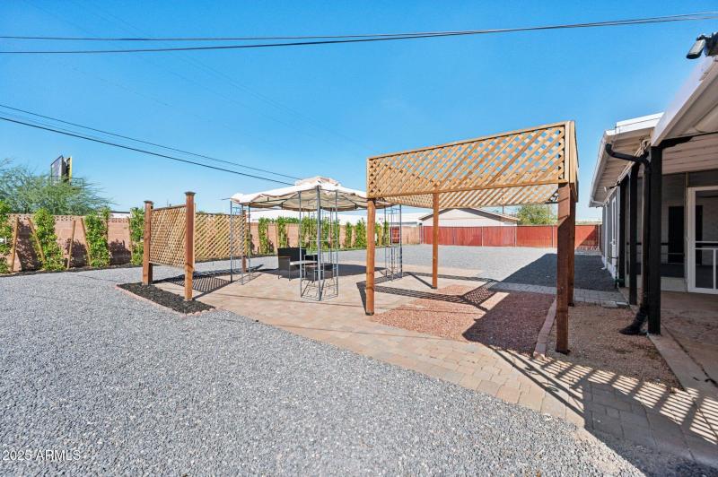 30-web-or-mls-2310-e-amelia-ave