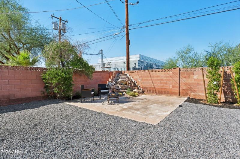 31-web-or-mls-2310-e-amelia-ave