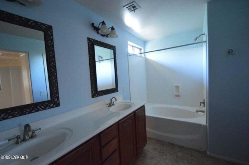 20221001192856781055000000-o