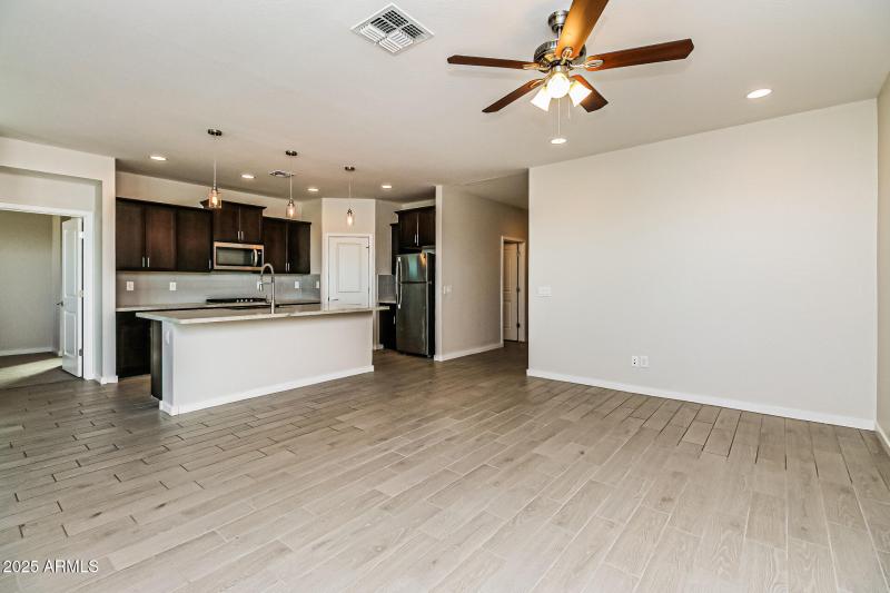 007-photo-dining-room-14849884