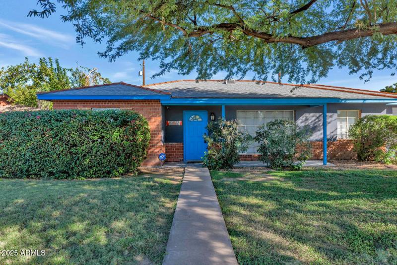 846 E Ocotillo Rd-large-005-029-846 E Oc