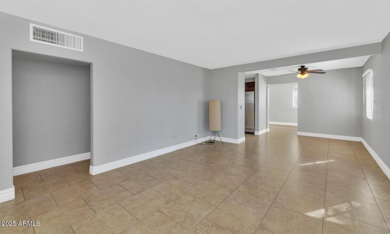 846 E Ocotillo Rd-large-009-036-846 E Oc