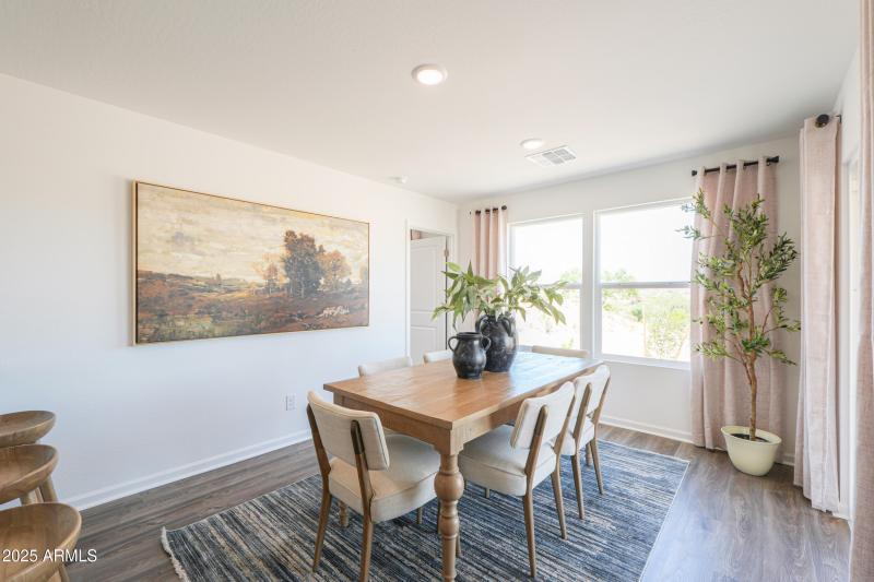 WCE - Model Dining Room (1)