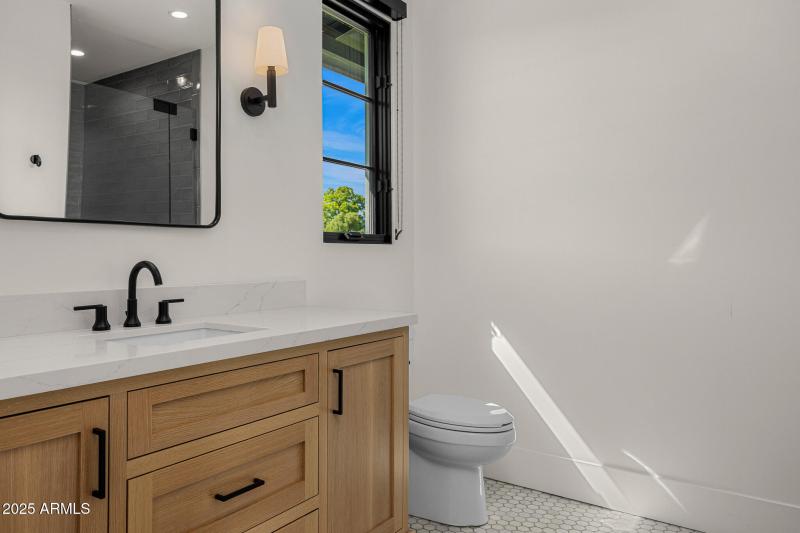 33guest bathroom 1_1