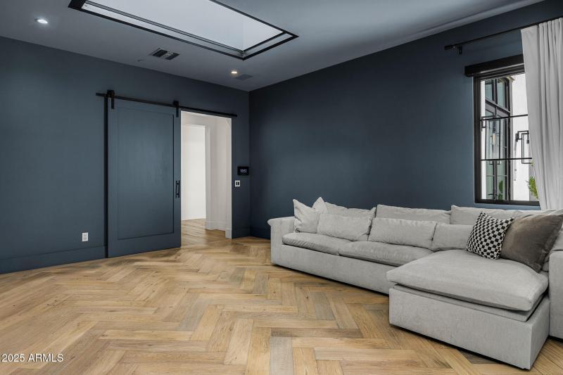 41guest room lounge2