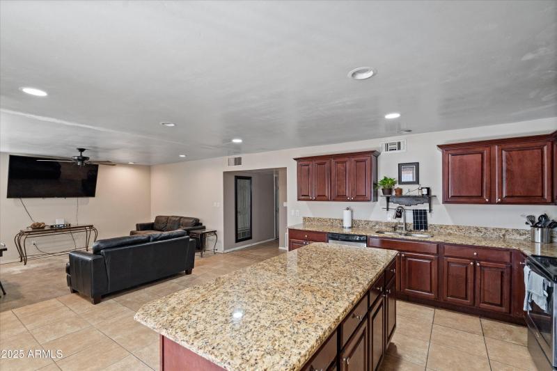 07-Kitchen & Family Room