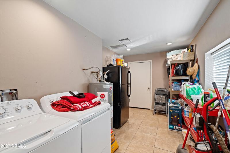 24-Large Laundry Room_Pantry