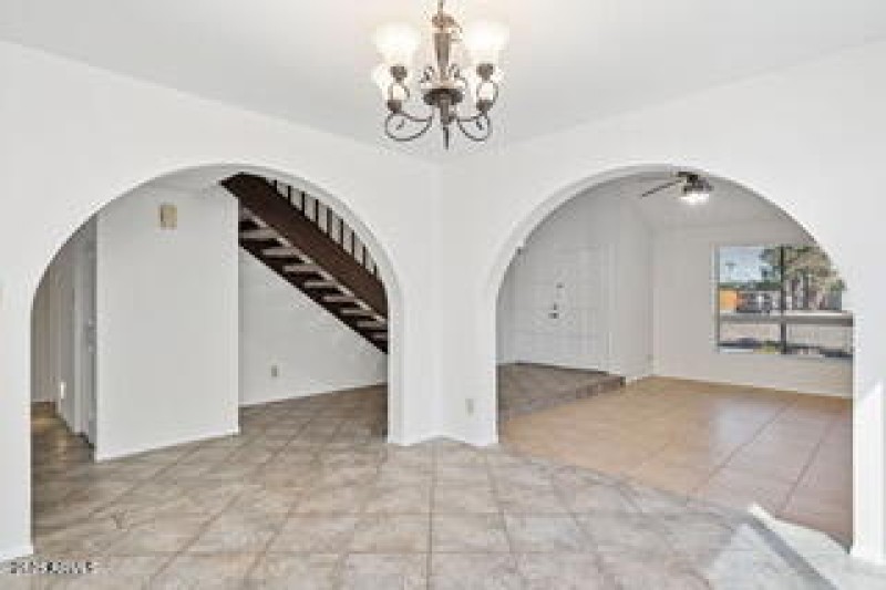 10-web-or-mls-4548-w-villa-theresa-dr