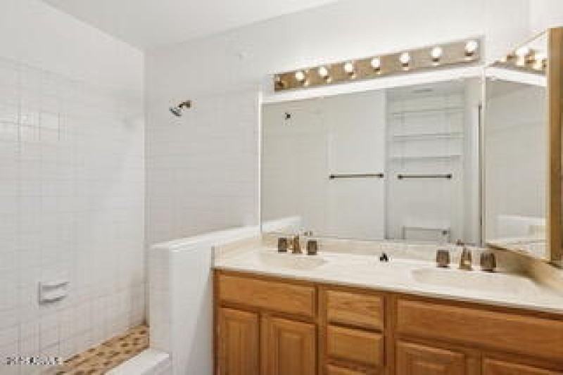 31-web-or-mls-4548-w-villa-theresa-dr