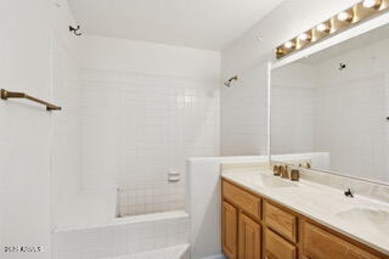 32-web-or-mls-4548-w-villa-theresa-dr