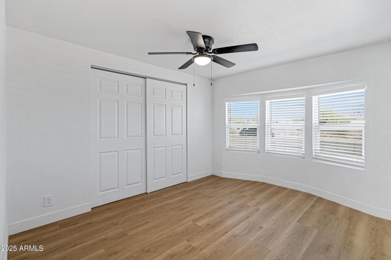 1644 N Desert View Dr-16