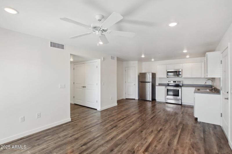 12945 W Greenway Rd h108-005