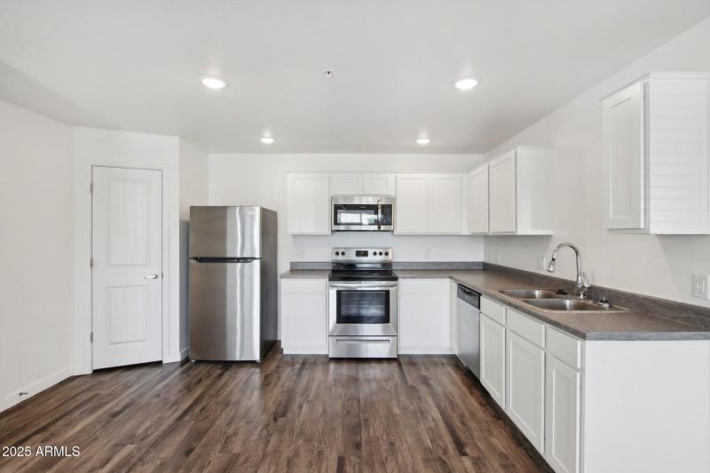 12945 W Greenway Rd h108-008