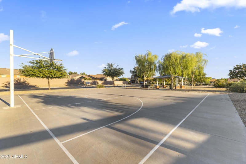 Basketball - Large Community Park