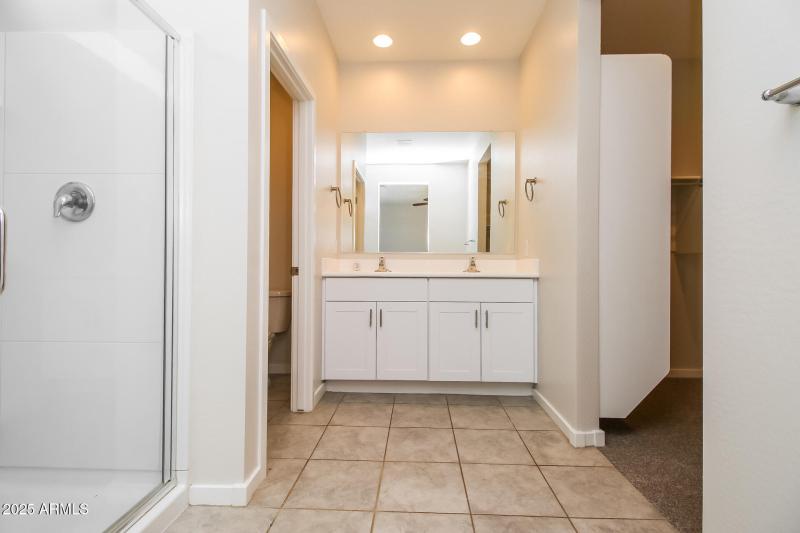015-photo-main-bathroom-14849475