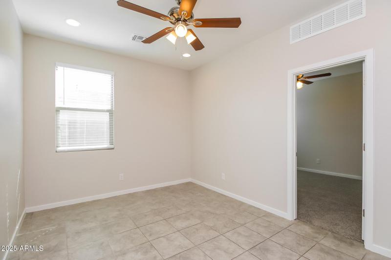 016-photo-bedroom-14849477