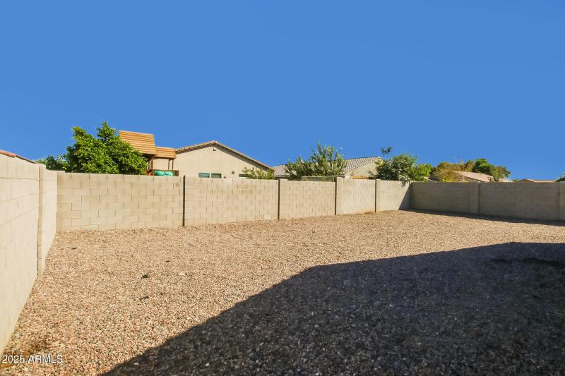 023-photo-rear-view-14849478