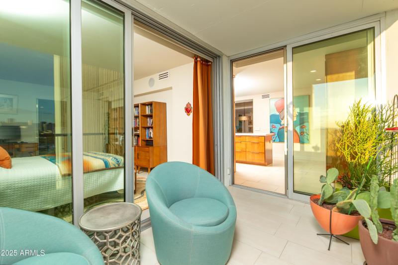 21 Kitchen_South patio 1c