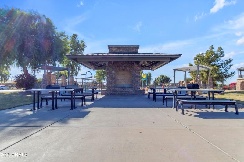 39_025_a4m_community