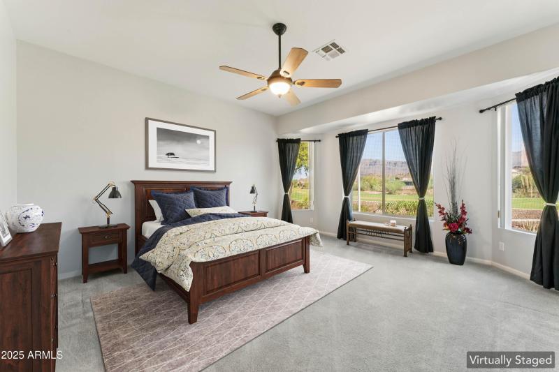 LARGE MASTER BEDROOM