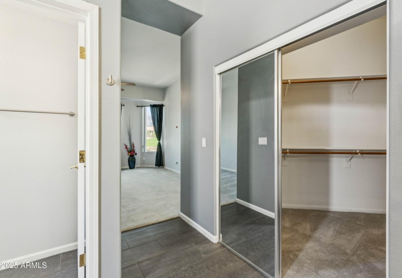 WALK-IN CLOSET