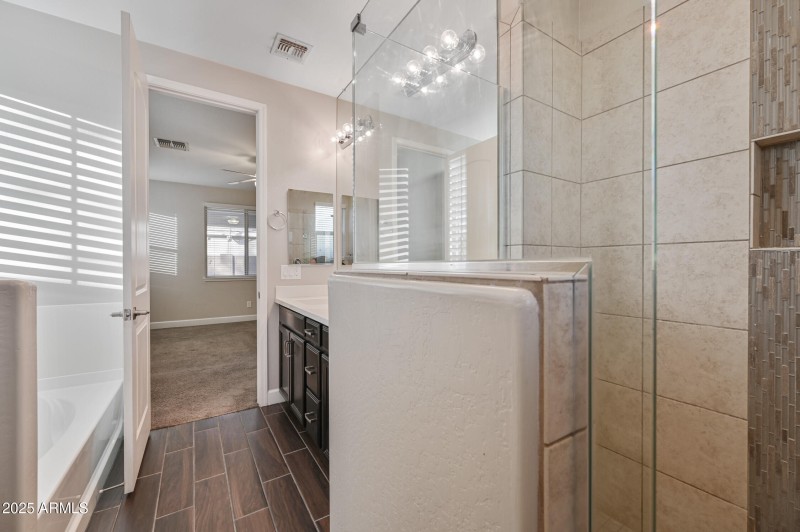 ocupix-32156N132D-17