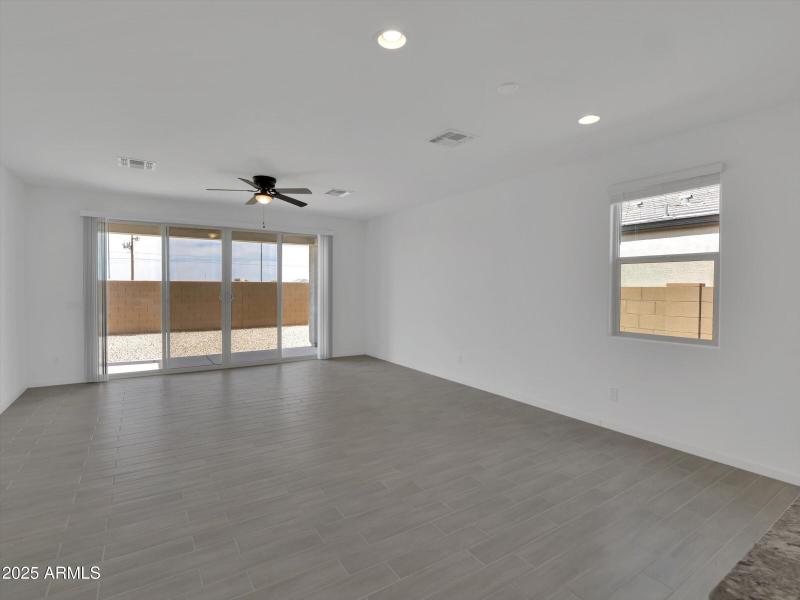 16-1707 W Hopi Dr-16