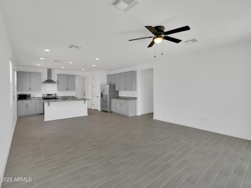 18-1707 W Hopi Dr-18