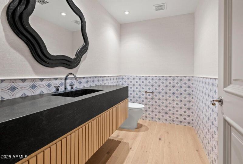 11-7181 E Camelback Rd #301 07