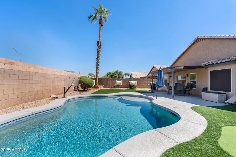 12312 W Edgemont AVE