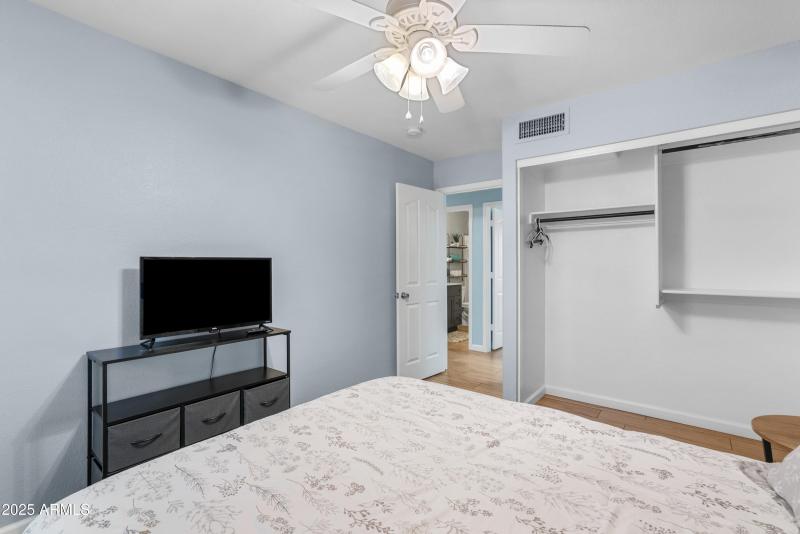 12312 W Edgemont AVE