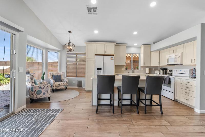 12312 W Edgemont AVE