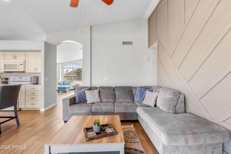 12312 W Edgemont AVE