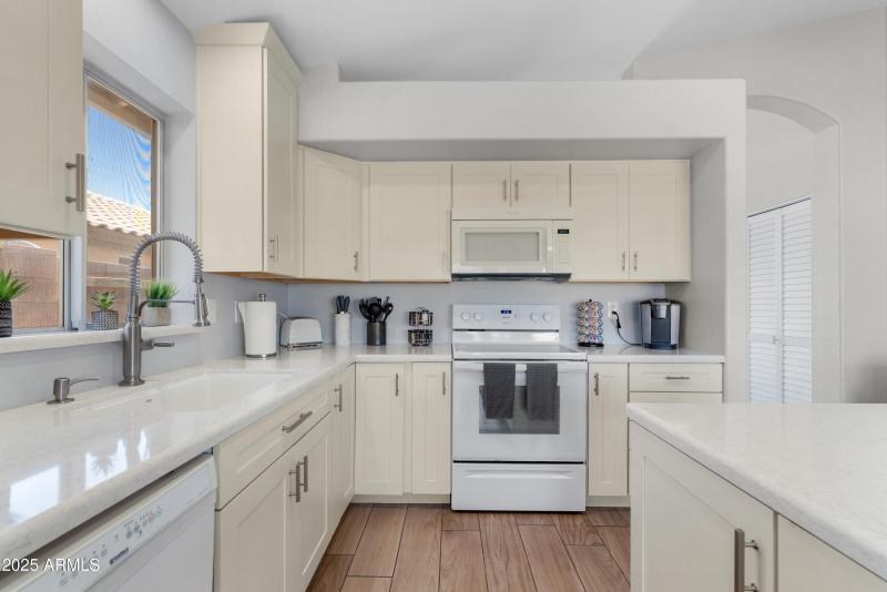 12312 W Edgemont AVE