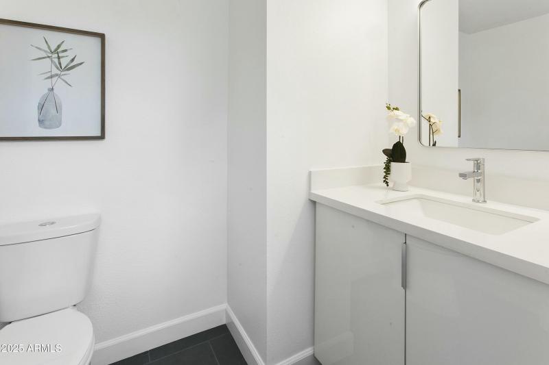 Guest Suite 1/2 Bathroom