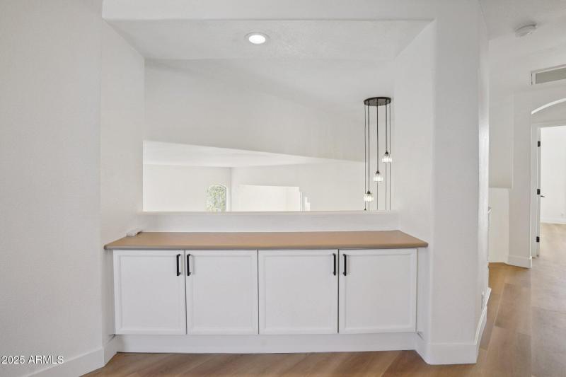 40-web-or-mls-W Aurora Dr-S0210-036