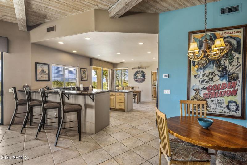 Kitchen with breakfast bar